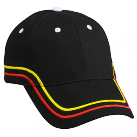 Бейсболка с выразительным дизайном