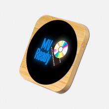 Быстрое беспроводное зарядное устройство BAMBOO SQUARE  с цветным подсвечиваемым логотипом мощностью 15 Вт 